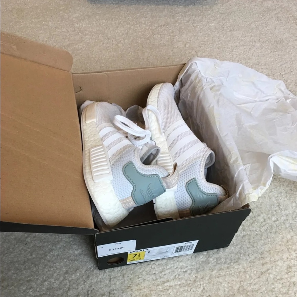 Adidas nmd R1 women’s